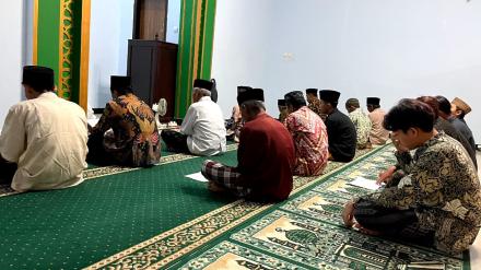 IMPLEMENTASI KULTUM MALAM JUMAT SEBAGAI SARANA PEMBINAAN SPIRITUAL MASYARAKAT DI DESA POGALAN